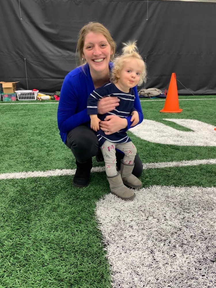 Mrs. Auten and daughter Macie came to play! 